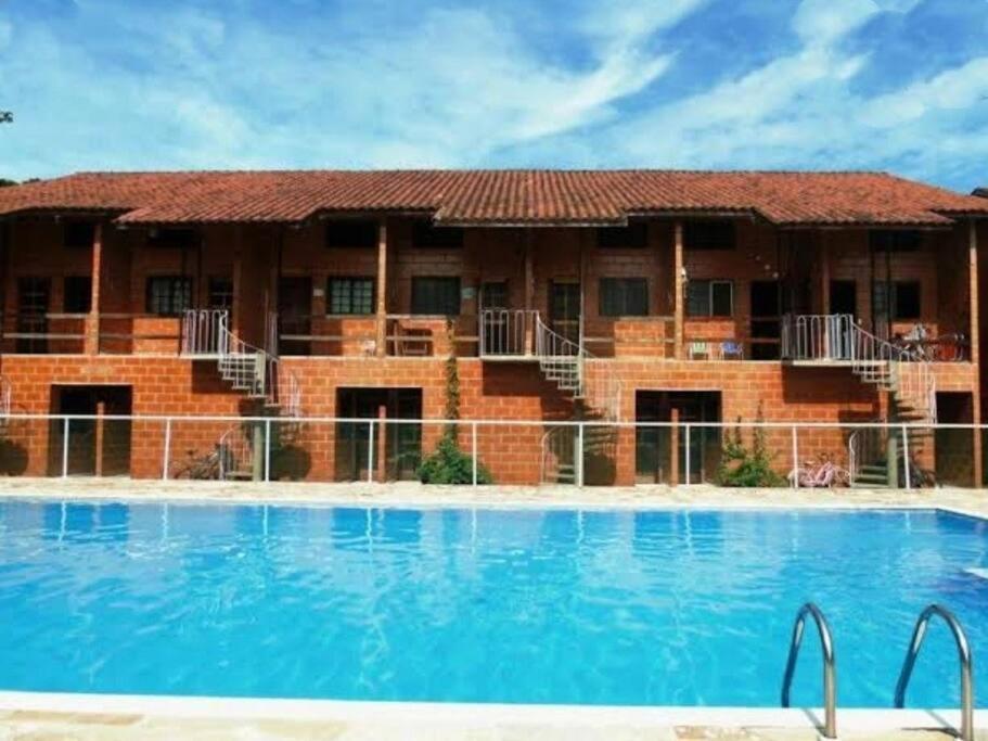 200 Mts Do Sape Com Piscina *